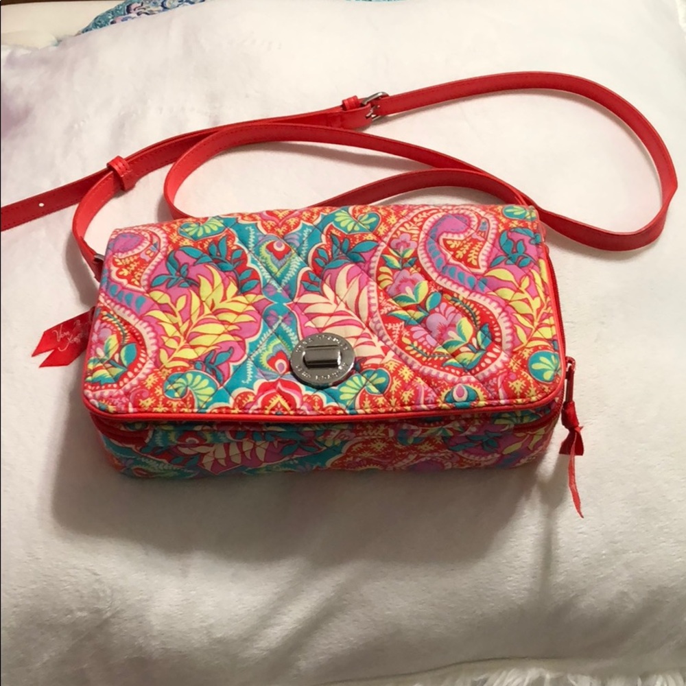 🌸 SOLD! 🌸 Vera Bradley Turnlock Crossbody